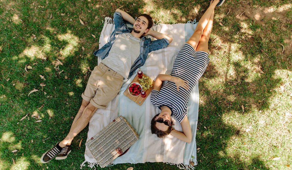 The Best Picnic Baskets for 2 Beautiful TwoPerson Sets (2020)