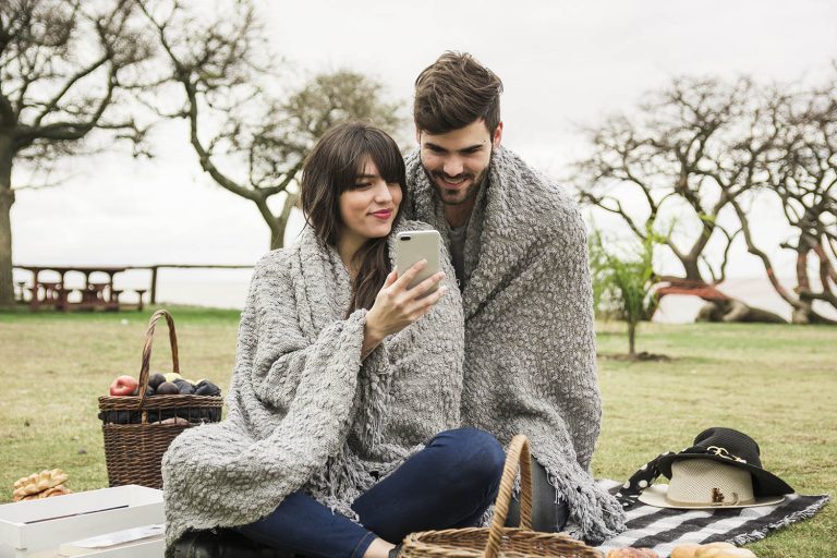 12 Unique Romantic Anniversary Picnic Ideas (with pictures!)