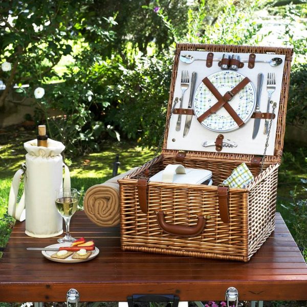 Top 4 Romantic Picnic Baskets For Couples 2020 Picnic Tale