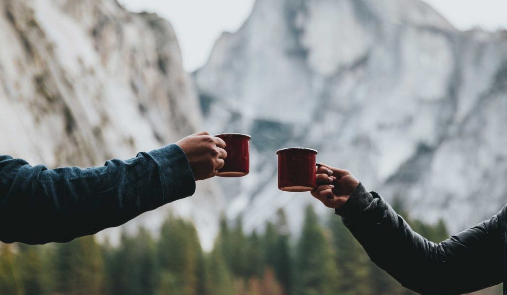 15 Tips for Picnics in the Rain How To Stay Dry & Comfortable