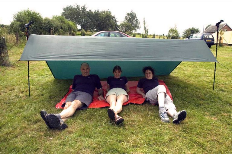 15 Tips for Picnics in the Rain How To Stay Dry & Comfortable