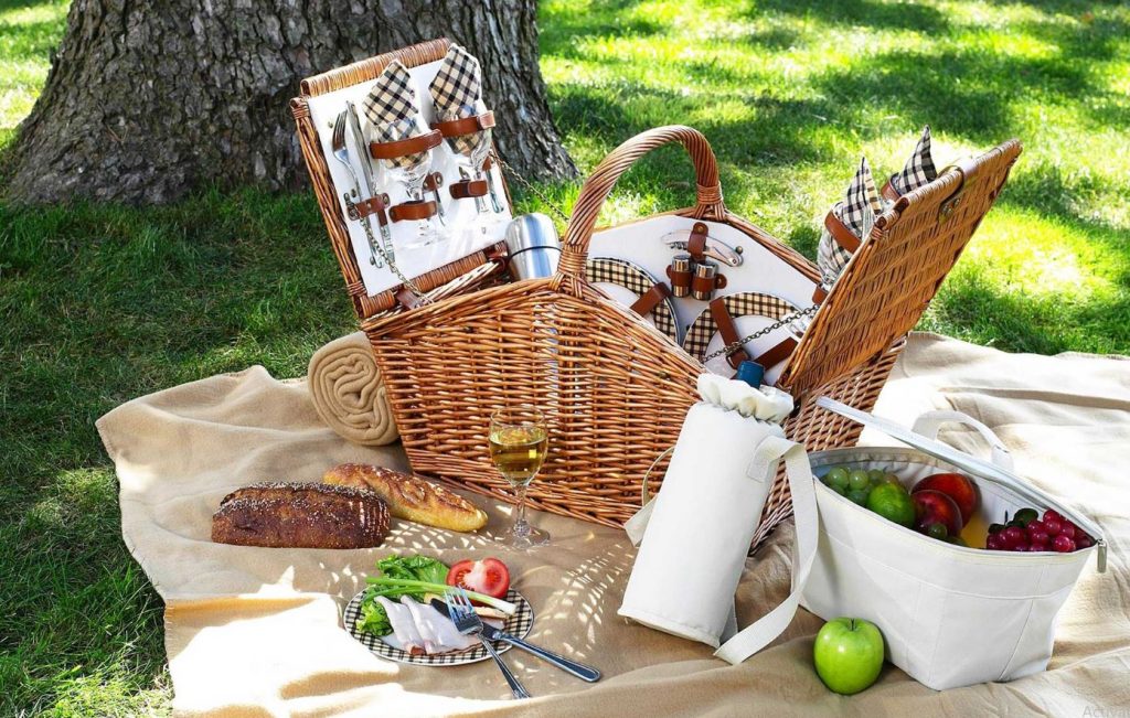 picnic set for two with accessories