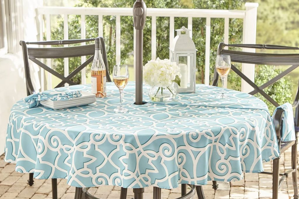 4 Best Outdoor Tablecloths With, White Round Tablecloth With Umbrella Hole