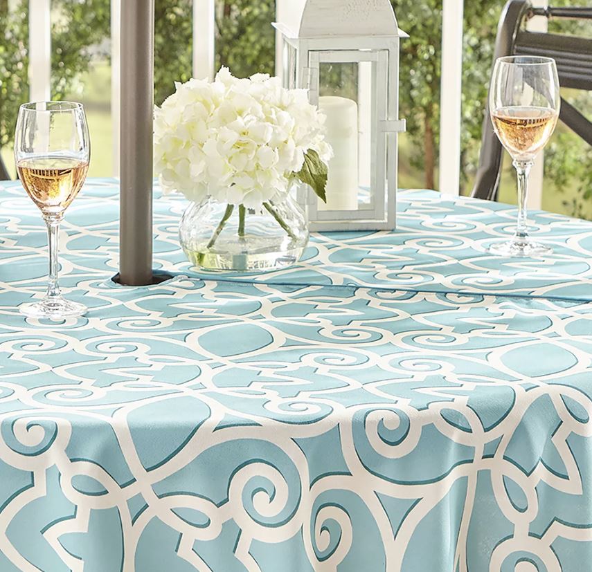 zippered tablecloth for outdoor table with umbrella