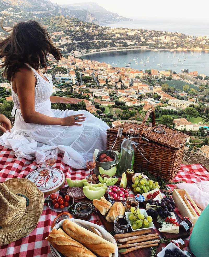 checkered picnic blanket