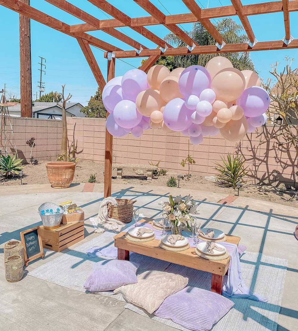 How to Throw the Ultimate Birthday Picnic in 2021 (with checklist)
