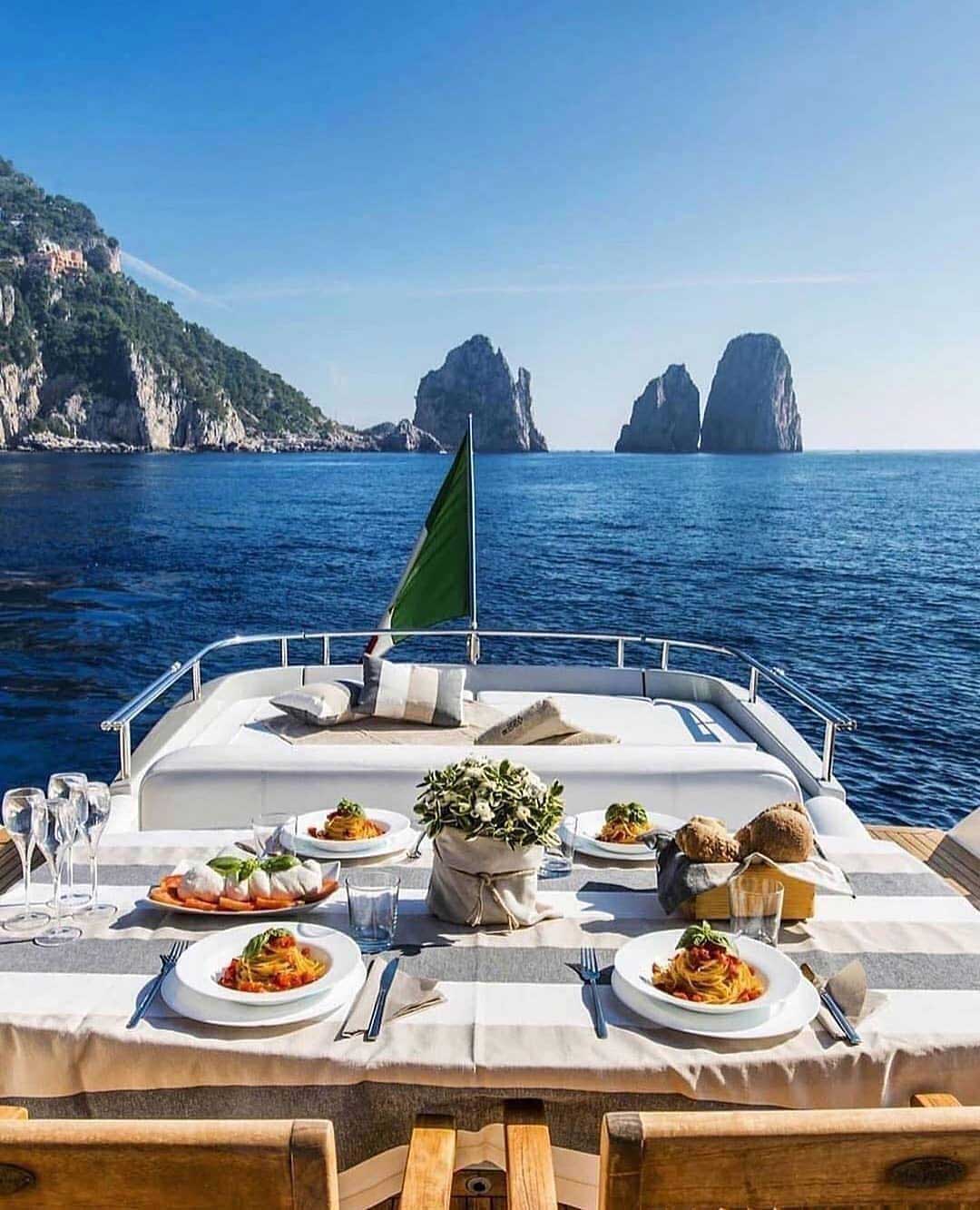 boat dining setup