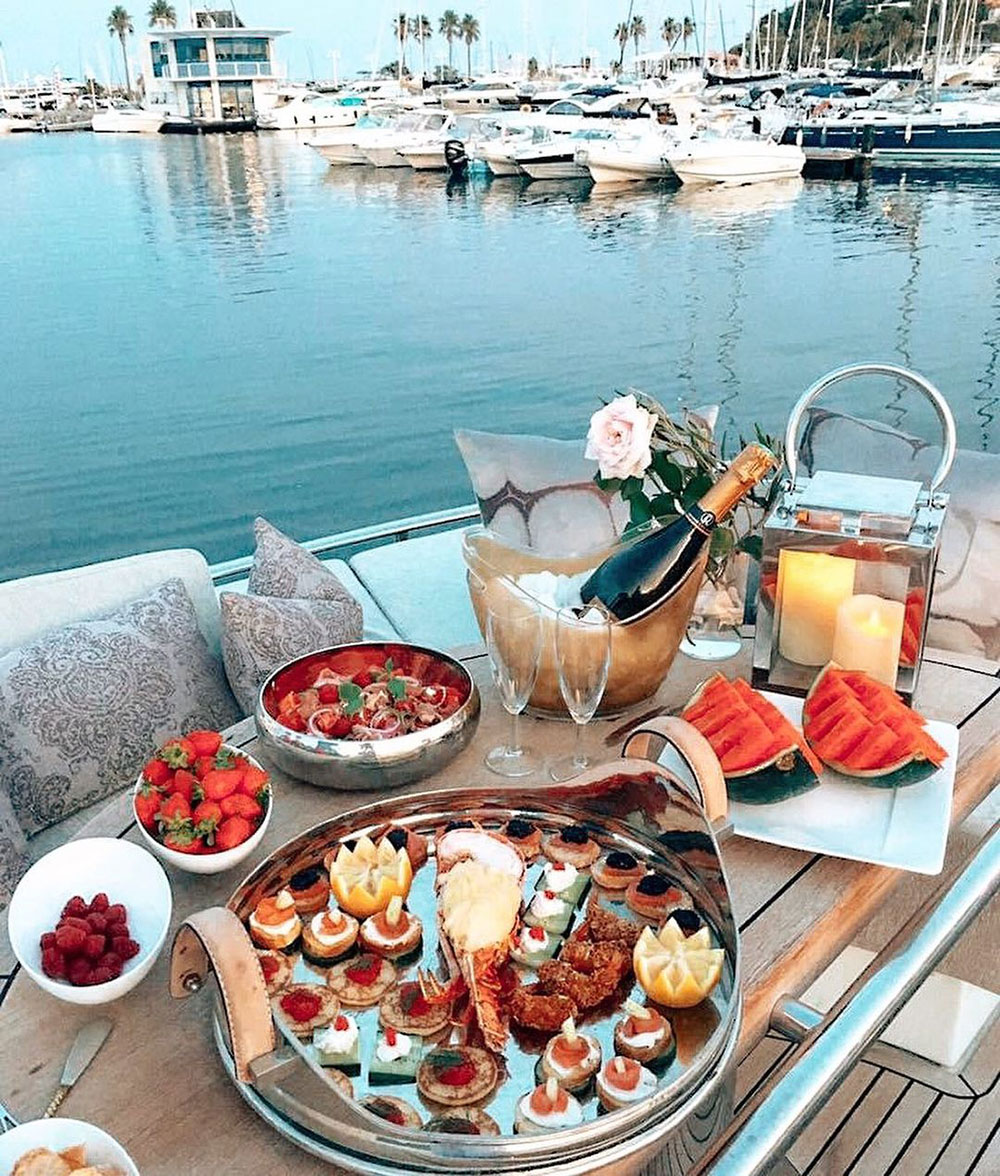 How To Organize A Boat Picnic? 7 Important Tips