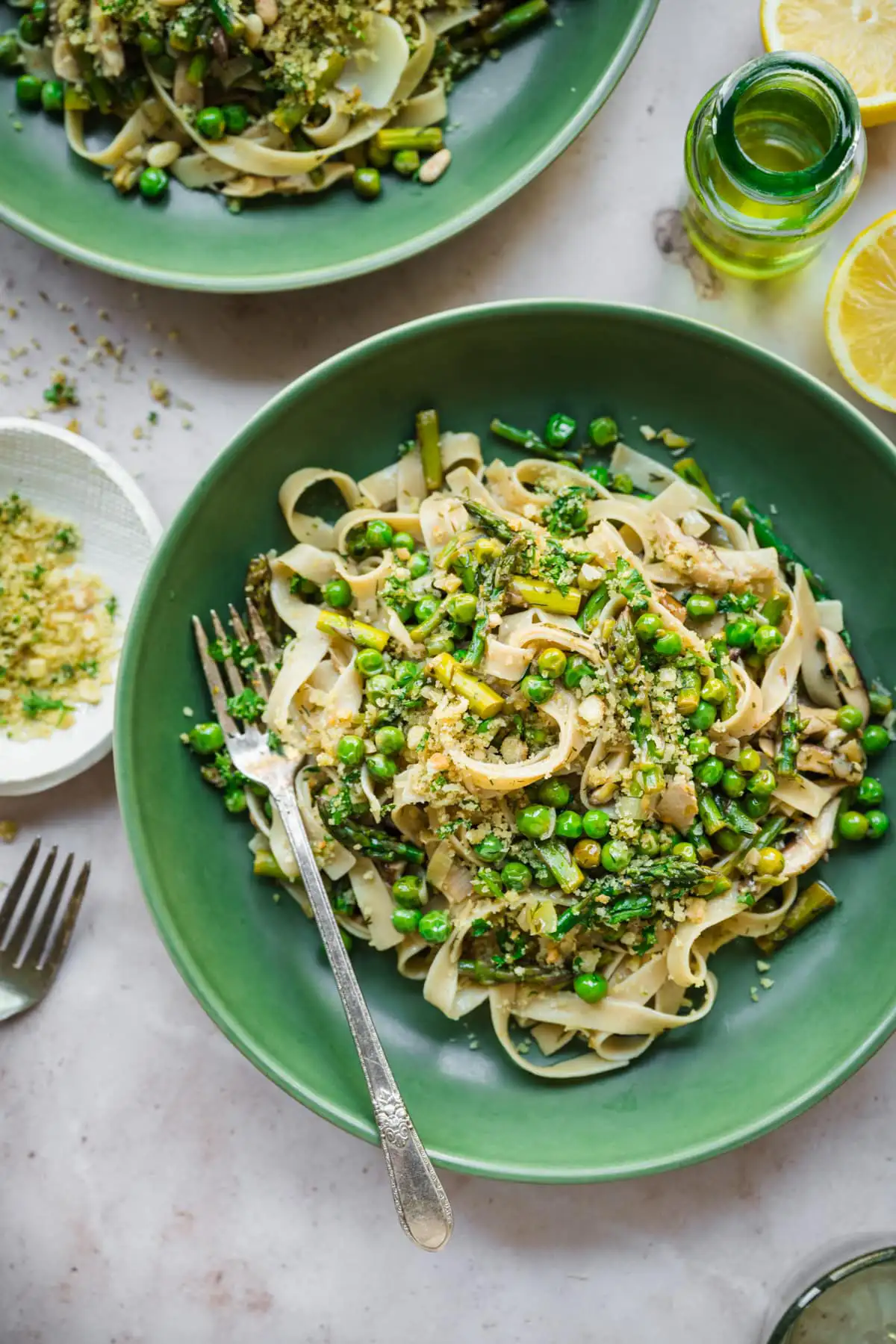 peas and leeks vegan pasta