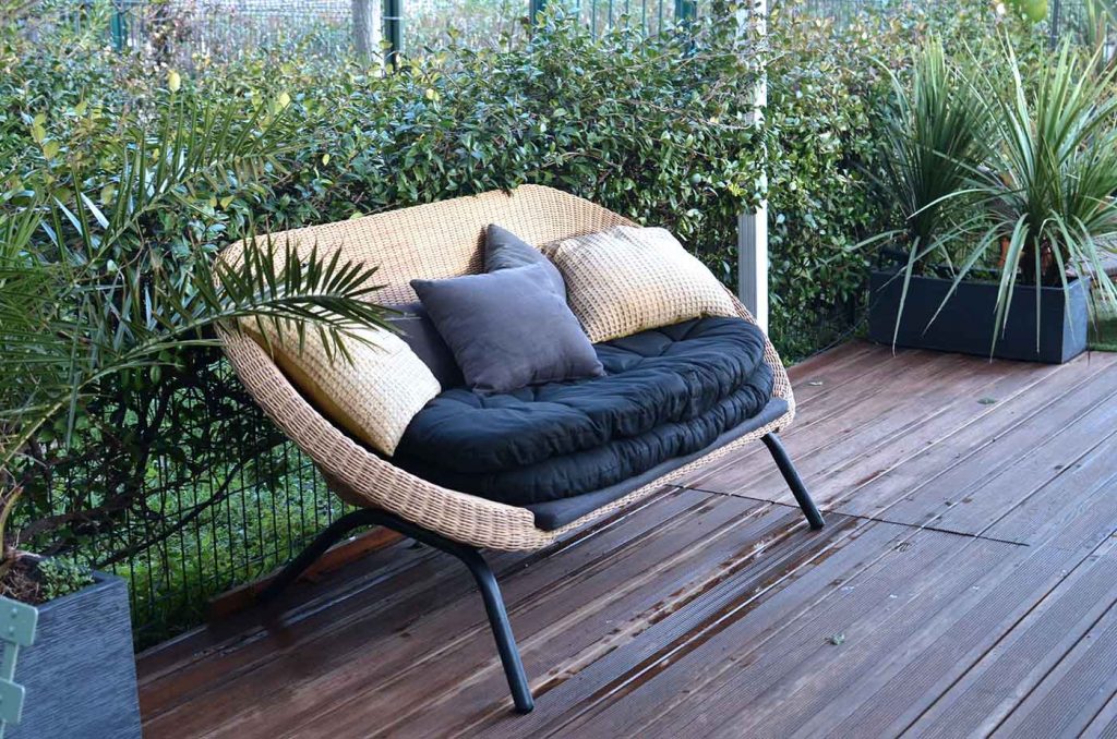 how to store outdoor cushions when it rains