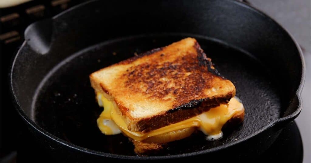 how to grill a Hawaiian Grilled Cheese sandwich