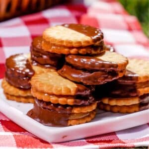 recipe to make Nut Butter Ritz Tiny Sandwiches for a picnic snack