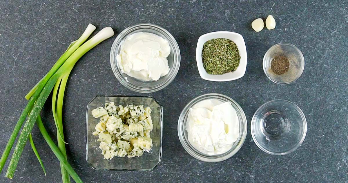 ingredients to make blue cheese dip