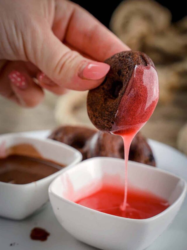 glazing chocolate mini donuts