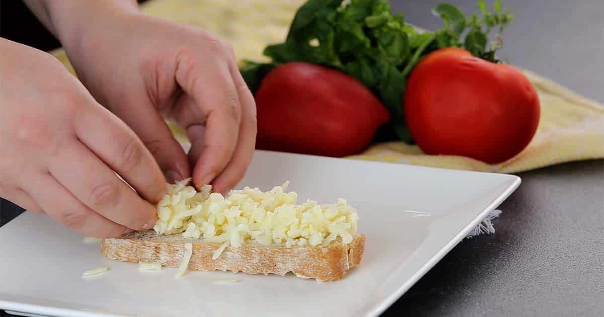 how to layer cheese to make a unique grilled cheese sandwich for a picnic heirloom tomato and basil grilled cheese sandwich